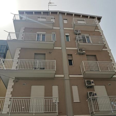 Palazzo Buscema - Appartamenti & Residence Crotone Eksteriør bilde